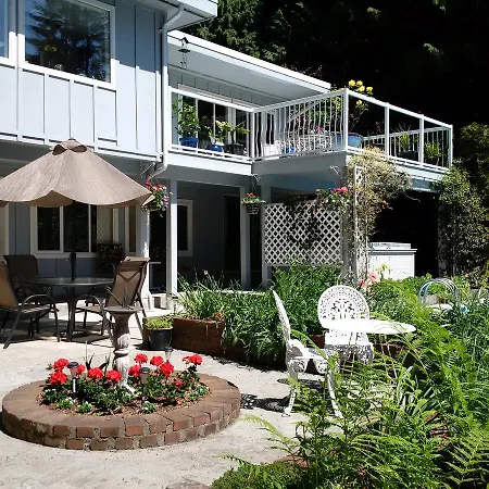 Caprice Bed & Breakfast Roberts Creek Exterior photo